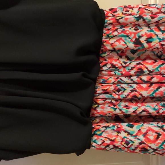 Upgrade Your Wardrobe with Rock 47 by Wrangler's Eye-Catching Asymmetrical Hem - Picture 5 of 12